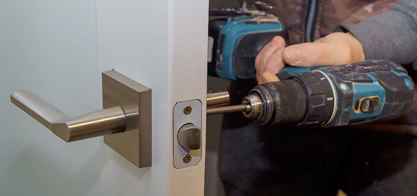 Broken Door Handle Lock Repair in Santa Ana, California